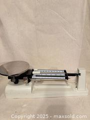 MaxSold Auction: Triple-beam mechanical balance scale, 3-beam, approx. 610 g - Toronto (Ontario, Canada) SELLER MANAGED Downsizing Online Auction -  Weston Road (CONDO)