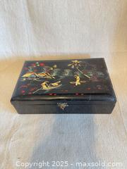 MaxSold Auction: Vintage Lacquered Wooden Jewelry/Trinket Box – Chinoiserie Scene - Toronto (Ontario, Canada) SELLER MANAGED Downsizing Online Auction -  Weston Road (CONDO)