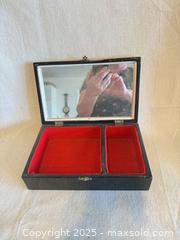 MaxSold Auction: Vintage Lacquered Wooden Jewelry/Trinket Box – Chinoiserie Scene - Toronto (Ontario, Canada) SELLER MANAGED Downsizing Online Auction -  Weston Road (CONDO)