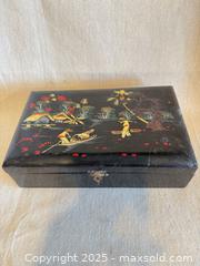 MaxSold Auction: Vintage Lacquered Wooden Jewelry/Trinket Box – Chinoiserie Scene - Toronto (Ontario, Canada) SELLER MANAGED Downsizing Online Auction -  Weston Road (CONDO)