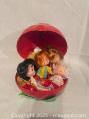 MaxSold Auction: Vintage Strawberry Shortcake Doll Playset with Storage Case - Toronto (Ontario, Canada) SELLER MANAGED Downsizing Online Auction -  Weston Road (CONDO)