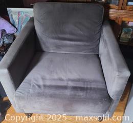 MaxSold Auction: Large Grey Lounge Chair  - Toronto (Ontario, Canada) SELLER MANAGED Downsizing Online Auction - Mcadam Avenue