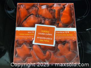 MaxSold Auction: Loblaws Cookie Cutter Set New - Toronto (Ontario, Canada) SELLER MANAGED Downsizing Online Auction - Mcadam Avenue