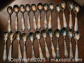MaxSold Auction: Made In Italy Silverplate Dessert Spoons Set of 24 - Toronto (Ontario, Canada) SELLER MANAGED Downsizing Online Auction - Mcadam Avenue