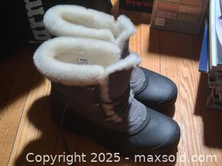 MaxSold Auction: Sorel Women's Grey Winter Boots Brand New - Toronto (Ontario, Canada) SELLER MANAGED Downsizing Online Auction - Mcadam Avenue