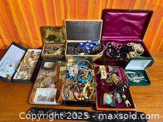 MaxSold Auction: Estate Jewelry - Hamilton (Ontario, Canada) SELLER MANAGED Estate Sale Online Auction - Gertrude Street
