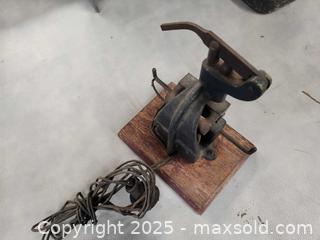 MaxSold Auction: Bell and Howell projector and more - Toronto (Ontario, Canada) PARTNER MANAGED Reseller Online Auction - Queen Street West