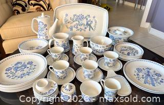 MaxSold Auction: WOW! Vintage MCM Figgjo Flint Norway Turi-Design Lotte 46pc Dinnerware Service - Newmarket (Ontario, Canada) SELLER MANAGED Reseller Online Auction - Lundys Lane