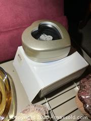 MaxSold Auction: Decor, Tablet Stand, And Purses A - Kingston (Ontario, Canada) PARTNER MANAGED Estate Sale Online Auction - Roosevelt Drive