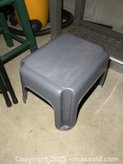 MaxSold Auction: Stools A - Kingston (Ontario, Canada) PARTNER MANAGED Estate Sale Online Auction - Roosevelt Drive