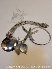 MaxSold Auction: Sterling Silver Jewellery  - Aurora (Ontario, Canada) PARTNER MANAGED Downsizing Online Auction - Murray Drive