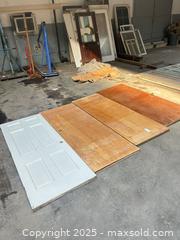 MaxSold Auction: Lot of 4 Interior Door Slabs — Assorted Styles & Finishes - B - Allentown (Pennsylvania, USA) SELLER MANAGED Moving Online Auction -  South Fulton Street