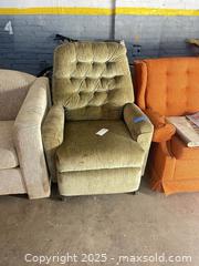 MaxSold Auction: Tufted High-Back Manual Recliner Chair, Olive Green - C - Allentown (Pennsylvania, USA) SELLER MANAGED Moving Online Auction -  South Fulton Street