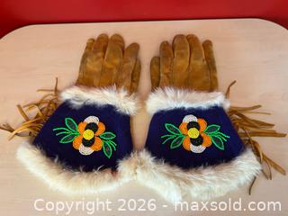MaxSold Auction: Beaded Leather Gloves with Fur Trim Floral Design - London (Ontario, Canada) PARTNER MANAGED Downsizing Online Auction - Trillium Crescent