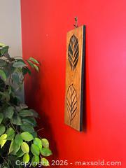MaxSold Auction: Carved Wood Décor – Leaf Wall Hanging & Bird Sculpture - London (Ontario, Canada) PARTNER MANAGED Downsizing Online Auction - Trillium Crescent