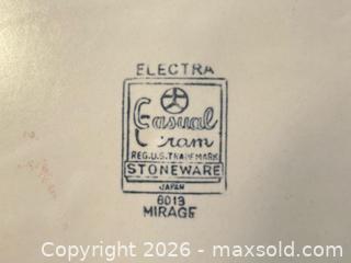 MaxSold Auction: Casual Ceram “Mirage” Stoneware 12.5in Plate – Made in Japan - London (Ontario, Canada) PARTNER MANAGED Downsizing Online Auction - Trillium Crescent