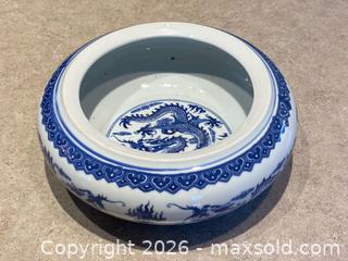 MaxSold Auction: Chinese Blue & White Dragon Bowl / Censer – Qianlong Reign Style - London (Ontario, Canada) PARTNER MANAGED Downsizing Online Auction - Trillium Crescent