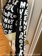 MaxSold Auction: Designs by Naomi Bold Graphic Long Sleeve Toronto, Canada - London (Ontario, Canada) PARTNER MANAGED Downsizing Online Auction - Trillium Crescent