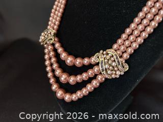 MaxSold Auction: Elegant Triple Strand Mauve Bead Necklace - London (Ontario, Canada) PARTNER MANAGED Downsizing Online Auction - Trillium Crescent
