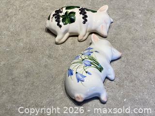 MaxSold Auction: Griselda Hill Pottery Hand-Painted Wemyssware-Style Pig Figures (Pair) - London (Ontario, Canada) PARTNER MANAGED Downsizing Online Auction - Trillium Crescent