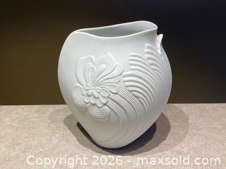 MaxSold Auction: Kaiser Bisque Porcelain Vase – Germany - London (Ontario, Canada) PARTNER MANAGED Downsizing Online Auction - Trillium Crescent