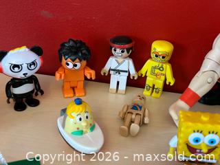 MaxSold Auction: Mixed Lot of Small Toys & Figures with Crayons (Approx. 32 Pieces) - London (Ontario, Canada) PARTNER MANAGED Downsizing Online Auction - Trillium Crescent