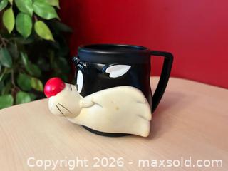 MaxSold Auction: Pair of Looney Tunes Character Mugs – Bugs Bunny & Sylvester (1992) - London (Ontario, Canada) PARTNER MANAGED Downsizing Online Auction - Trillium Crescent