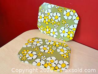 MaxSold Auction: Pair of Retro Floral Enamel Metal Trivets - London (Ontario, Canada) PARTNER MANAGED Downsizing Online Auction - Trillium Crescent
