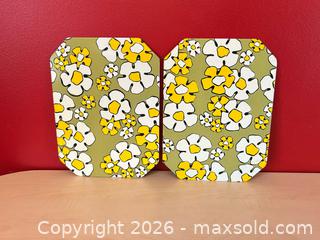 MaxSold Auction: Pair of Retro Floral Enamel Metal Trivets - London (Ontario, Canada) PARTNER MANAGED Downsizing Online Auction - Trillium Crescent