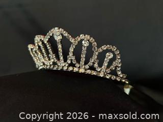 MaxSold Auction: Sparkling Vintage Rhinestone Bridal Tiara & Pageant Crown - London (Ontario, Canada) PARTNER MANAGED Downsizing Online Auction - Trillium Crescent