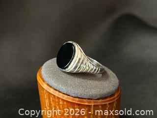 MaxSold Auction: Sterling Silver Black Onyx Signet Ring – Size 10 - London (Ontario, Canada) PARTNER MANAGED Downsizing Online Auction - Trillium Crescent