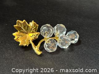 MaxSold Auction: Swarovski Crystal Grape Bunch Golden Leaf Brooch - London (Ontario, Canada) PARTNER MANAGED Downsizing Online Auction - Trillium Crescent