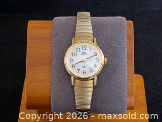 MaxSold Auction: Timex Indiglo Quartz Wristwatch – Gold Tone, Expansion Band - London (Ontario, Canada) PARTNER MANAGED Downsizing Online Auction - Trillium Crescent