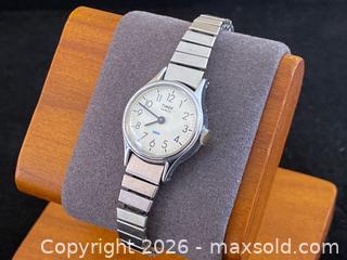 MaxSold Auction: Timex Quartz Wristwatch – Silver Tone, Expansion Band - London (Ontario, Canada) PARTNER MANAGED Downsizing Online Auction - Trillium Crescent