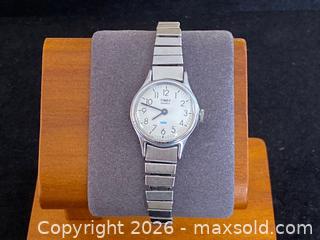 MaxSold Auction: Timex Quartz Wristwatch – Silver Tone, Expansion Band - London (Ontario, Canada) PARTNER MANAGED Downsizing Online Auction - Trillium Crescent
