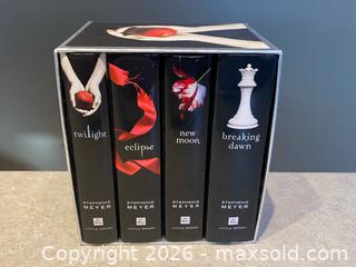 MaxSold Auction: Twilight Saga Hardcover Boxed Set – 4 Books by Stephenie Meyer - London (Ontario, Canada) PARTNER MANAGED Downsizing Online Auction - Trillium Crescent