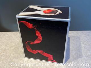 MaxSold Auction: Twilight Saga Hardcover Boxed Set – 4 Books by Stephenie Meyer - London (Ontario, Canada) PARTNER MANAGED Downsizing Online Auction - Trillium Crescent
