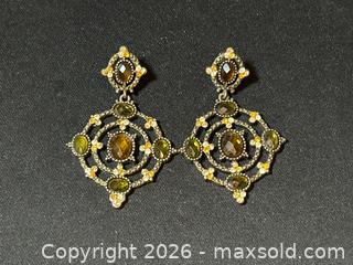 MaxSold Auction: Vintage-Style UV Reactive Chandelier Earrings - London (Ontario, Canada) PARTNER MANAGED Downsizing Online Auction - Trillium Crescent