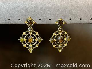 MaxSold Auction: Vintage-Style UV Reactive Chandelier Earrings - London (Ontario, Canada) PARTNER MANAGED Downsizing Online Auction - Trillium Crescent