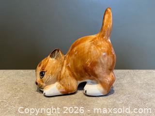 MaxSold Auction: Vintage 1978 Seymour Mann Porcelain Pouncing Cat Figurine - London (Ontario, Canada) PARTNER MANAGED Downsizing Online Auction - Trillium Crescent