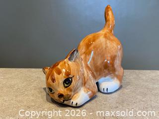 MaxSold Auction: Vintage 1978 Seymour Mann Porcelain Pouncing Cat Figurine - London (Ontario, Canada) PARTNER MANAGED Downsizing Online Auction - Trillium Crescent