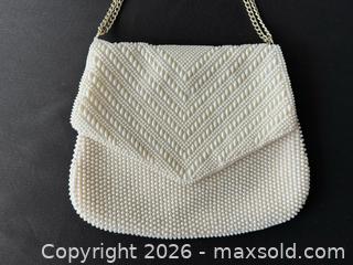 MaxSold Auction: Vintage Beaded Evening Handbag by Du-Val – Made in Hong Kong - London (Ontario, Canada) PARTNER MANAGED Downsizing Online Auction - Trillium Crescent