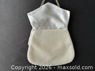 MaxSold Auction: Vintage Beaded Evening Handbag by Du-Val – Made in Hong Kong - London (Ontario, Canada) PARTNER MANAGED Downsizing Online Auction - Trillium Crescent