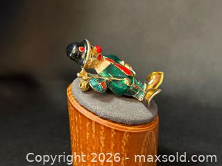 MaxSold Auction: Vintage Enamel Clown Brooch – Gold Tone - London (Ontario, Canada) PARTNER MANAGED Downsizing Online Auction - Trillium Crescent