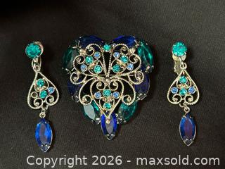 MaxSold Auction: Vintage Filigree Heart Brooch & Dangle Earring Set - London (Ontario, Canada) PARTNER MANAGED Downsizing Online Auction - Trillium Crescent