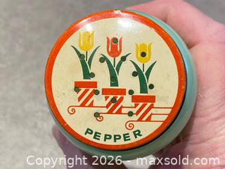 MaxSold Auction: Vintage Fire-King Jadeite "Beehive" Pepper Shaker - Tulip Lid - London (Ontario, Canada) PARTNER MANAGED Downsizing Online Auction - Trillium Crescent