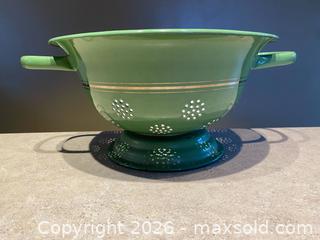 MaxSold Auction: Vintage Green Enamel Colander with Wooden Pestle - London (Ontario, Canada) PARTNER MANAGED Downsizing Online Auction - Trillium Crescent