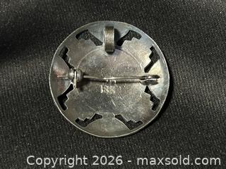 MaxSold Auction: Vintage Mexican Aztec Brooch Pendant – Sterling Silver & 18K Gold - London (Ontario, Canada) PARTNER MANAGED Downsizing Online Auction - Trillium Crescent