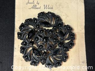 MaxSold Auction: Vintage Signed Weiss Rhinestone Starburst Brooch - London (Ontario, Canada) PARTNER MANAGED Downsizing Online Auction - Trillium Crescent