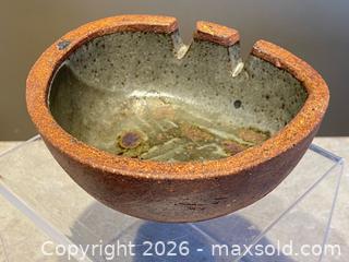 MaxSold Auction: Vintage Studio Pottery Ashtray / Trinket Bowl by Ed Drahanchuk – Canada - London (Ontario, Canada) PARTNER MANAGED Downsizing Online Auction - Trillium Crescent